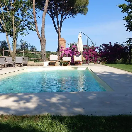 Con Piscina Riscaldata Ceri